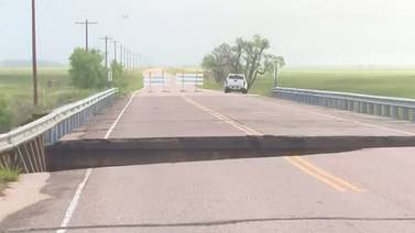 EU: Colapsa puente de la autopista Peyton tras inundaciones en Colorado