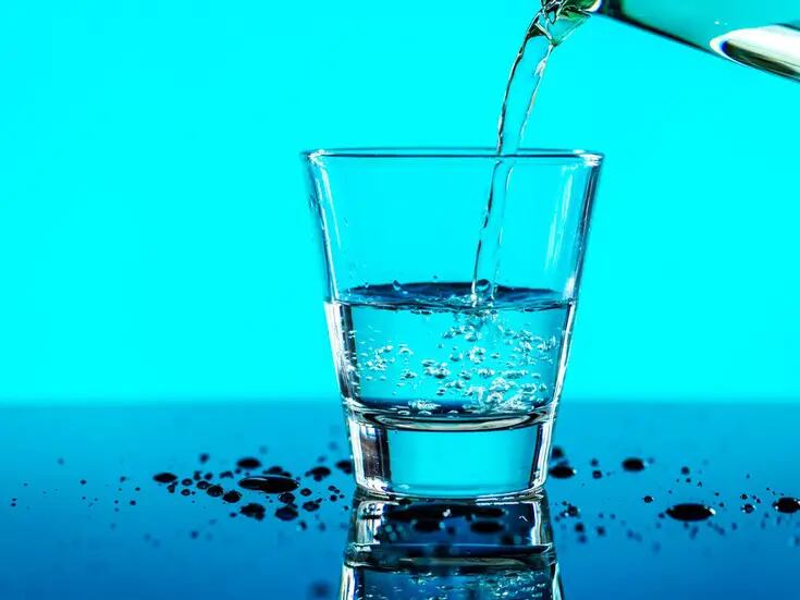Los cambios en tu salud al consumir agua mineral a diario
