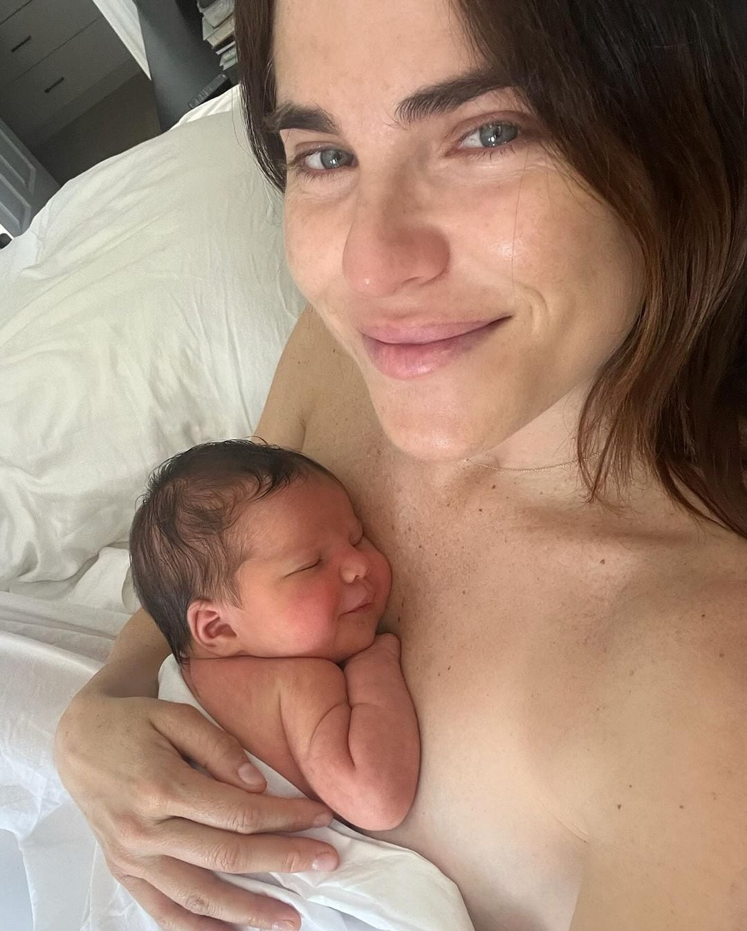 Karla Souza dio a luz a su tercera hija Giulia.