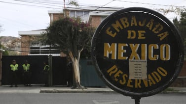 Salen de Bolivia embajadores españoles implicados en escándalo