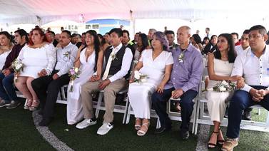 Registro Civil celebra boda colectiva en maquiladora de Tijuana