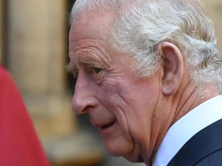 Rey Carlos III ingresa a hospital de Londres para su operación de próstata