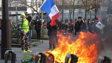 Deja desfile de ‘chalecos amarillos’ incendios y daños en París