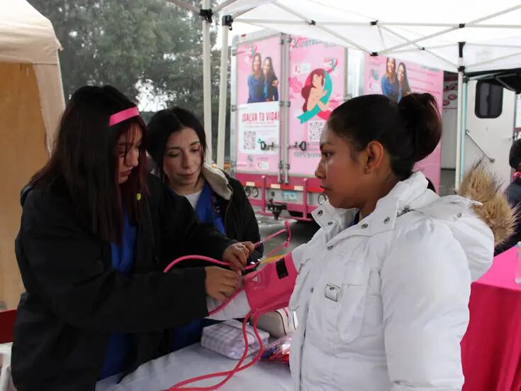 Invitan a mujeres a aprovechar servicios de detección de cáncer en módulos rosa