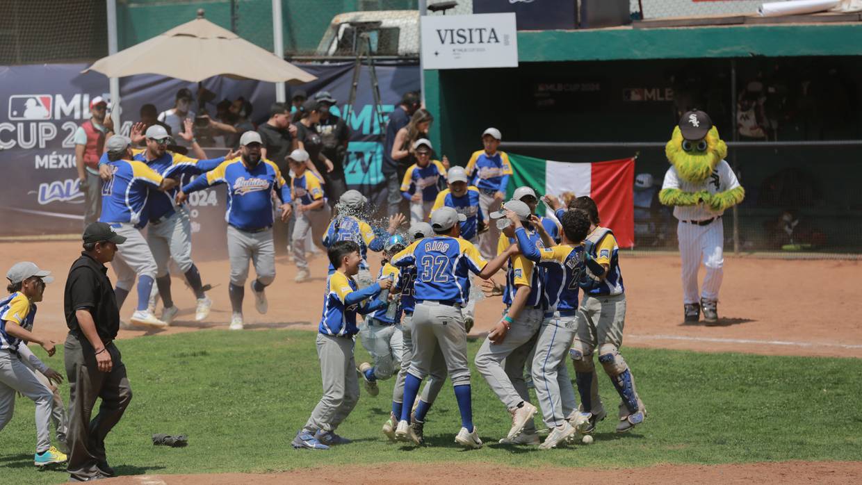 Los sonorenses festejan el título después de vencer a la Liga Medellín.