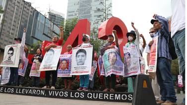 Familiares de los 43 de Ayotzinapa piden reunión con AMLO antes del 2 de junio