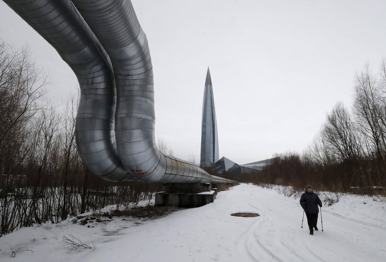Las empresas aumentaron su producción después del Acuerdo de París, contribuyendo al cambio climático. Imagen de archivo de la torre empresarial Lakhta Center, sede de la corporación energética rusa Gazprom, en San Petersburgo, Rusia. EFE/EPA/ANATOLY MALTSEV