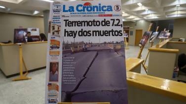 Presentan exposición de fotos de La Crónica, en oficinas de Educación