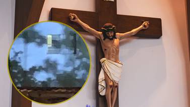Vecinos aseguran que se aparece “rostro de Jesucristo” en casa de Sinaloa y acuden a pedir milagros