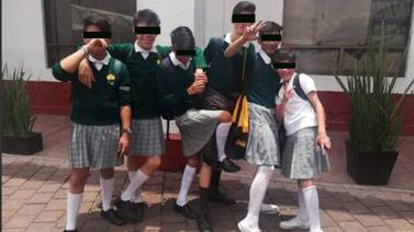 Niños comienzan a usar el 'uniforme neutro'; van a clases con falda