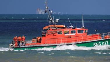 Mueren al menos seis migrantes tras naufragar embarcación en el Canal de la Mancha
