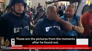 VIDEO: Periodista de Al Jazeera pierde a familia por bombardeo de Israel en Gaza
