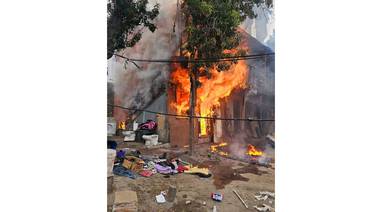 Incendio consume dos cuartos de madera en la zona Centro de Tijuana