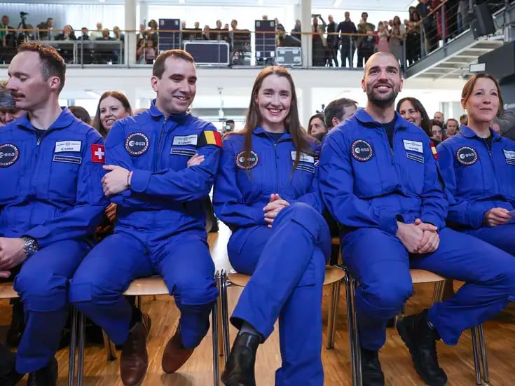 Se gradúan cinco astronautas en el Centro Europeo de la Agencia Espacial Europea