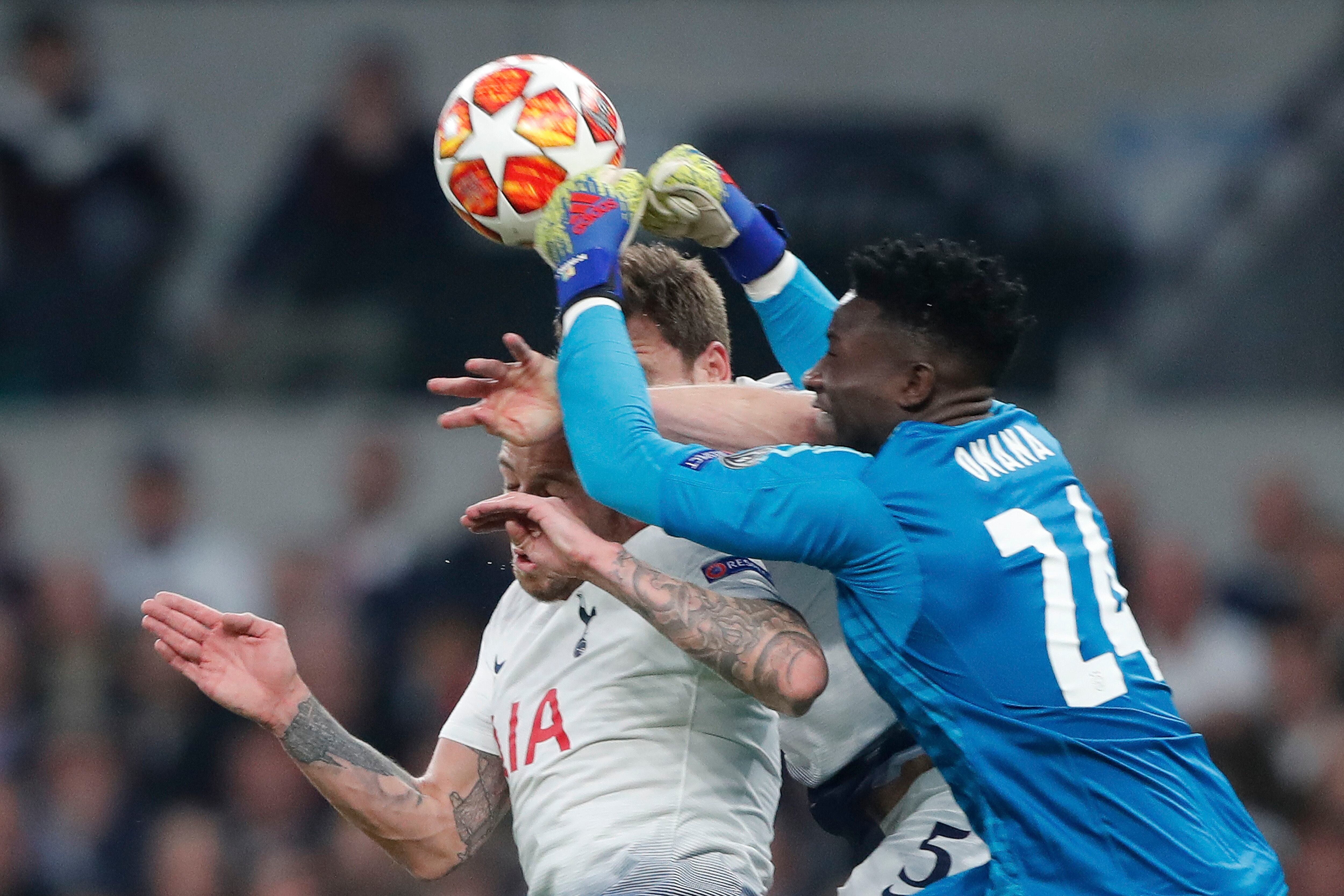 Tottenham's Toby Alderweireld, left, and Tottenham's Jan Vertonghen, center rear, and Ajax goalkeeper Andre Onana jump for the ball during the Champions League semifinal first leg soccer match between Tottenham Hotspur and Ajax at the Tottenham Hotspur stadium in London, Tuesday, April 30, 2019. (AP Photo/Frank Augstein)