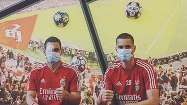 Par de futbolistas del Benfica heridos tras ser apedreado autobús del club
