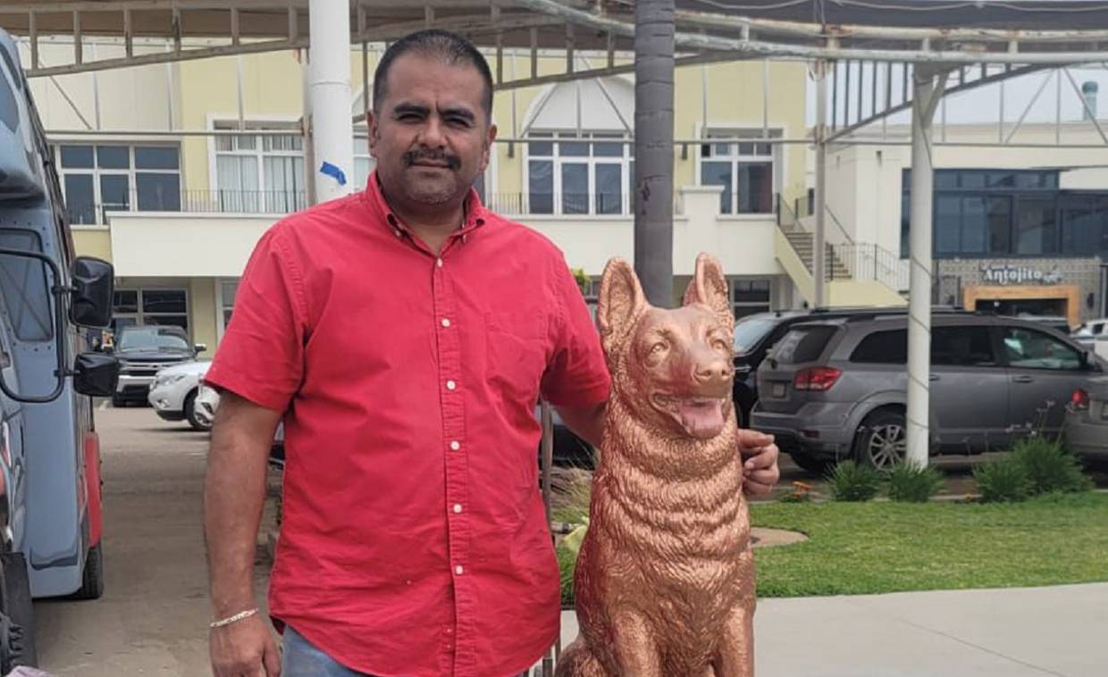 Escultura de perro en Rosarito llama a concientizar por sus derechos