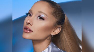 Fans de Ariana Grande crean publicidad falsa para que la gente reproduzca "yes, and?" en Spotify