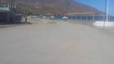 Avanza 80% desazolve de carretera en Isla de Cedros