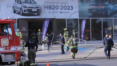 Hermosillo: Se incendia agencia de autos Hyundai en bulevar Colosio