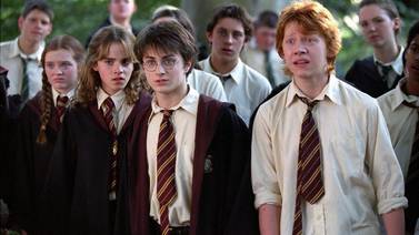 Actriz de Harry Potter expresa inquietud por los seguidores adultos de la saga, sugiriendo que es hora de que superen esa etapa