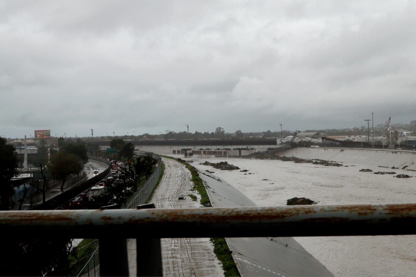 Aspecto de la canalización del Río Tijuana.