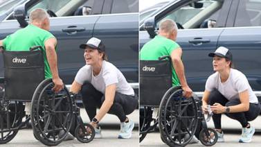 Jennifer Garner brinda ayuda a un hombre sin hogar en silla de ruedas
