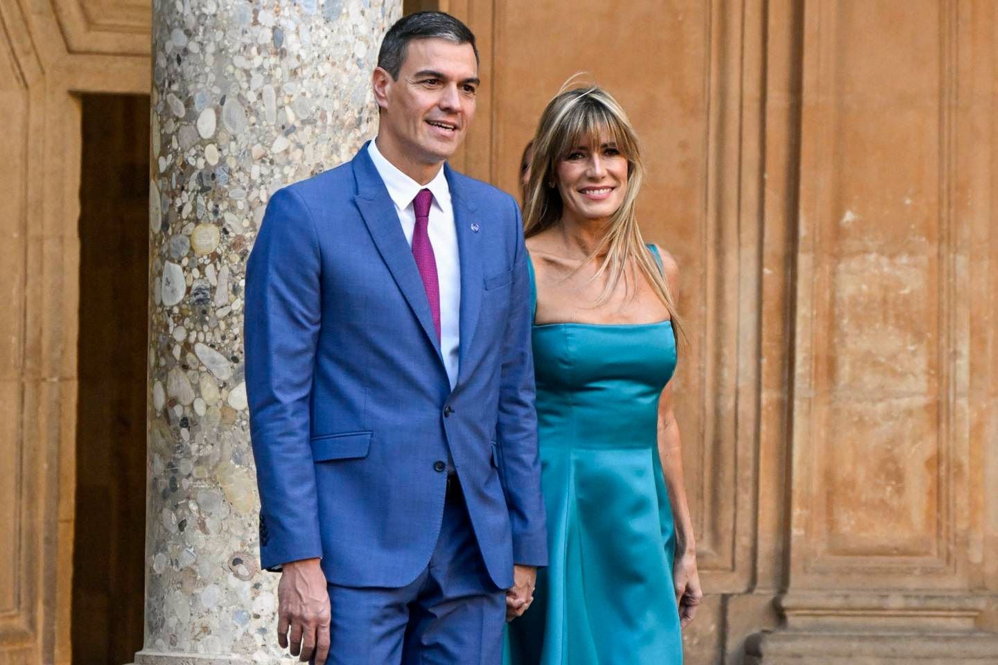 El presidente Pedro Sánchez junto a su esposa, quien fue acusada de presunta corrupción. | EFE