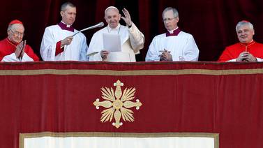 Papa Francisco afirma que Dios ama a cada hombre, incluso al peor, en misa del Gallo