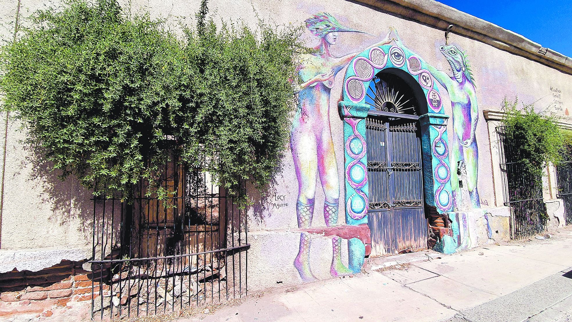 Algunas casas han sido rescatadas en su momento para eventos culturales y sus fachadas adornadas con pinturas, como la que se encuentra en Sufragio Efectivo y Ángel Flores de la colonia Centro.