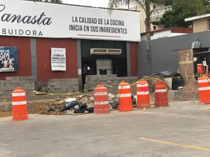 Encuentran cadáver enterrado al realizar obras en tienda de Rosarito