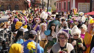 Espíritu de carnaval se apodera de Nueva Orleans en el Mardi Gras