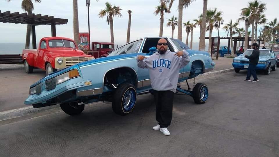 Todos los vehículos participantes son modificados con el estilo “tumbado” o “low rider”