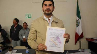 Arregui obtiene constancia como diputado electo por el XV Distrito