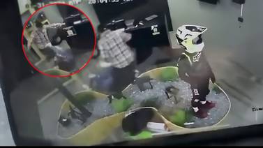 Corren a gerente de Tienda deportiva Fox Store por golpiza contra empleada captada en video