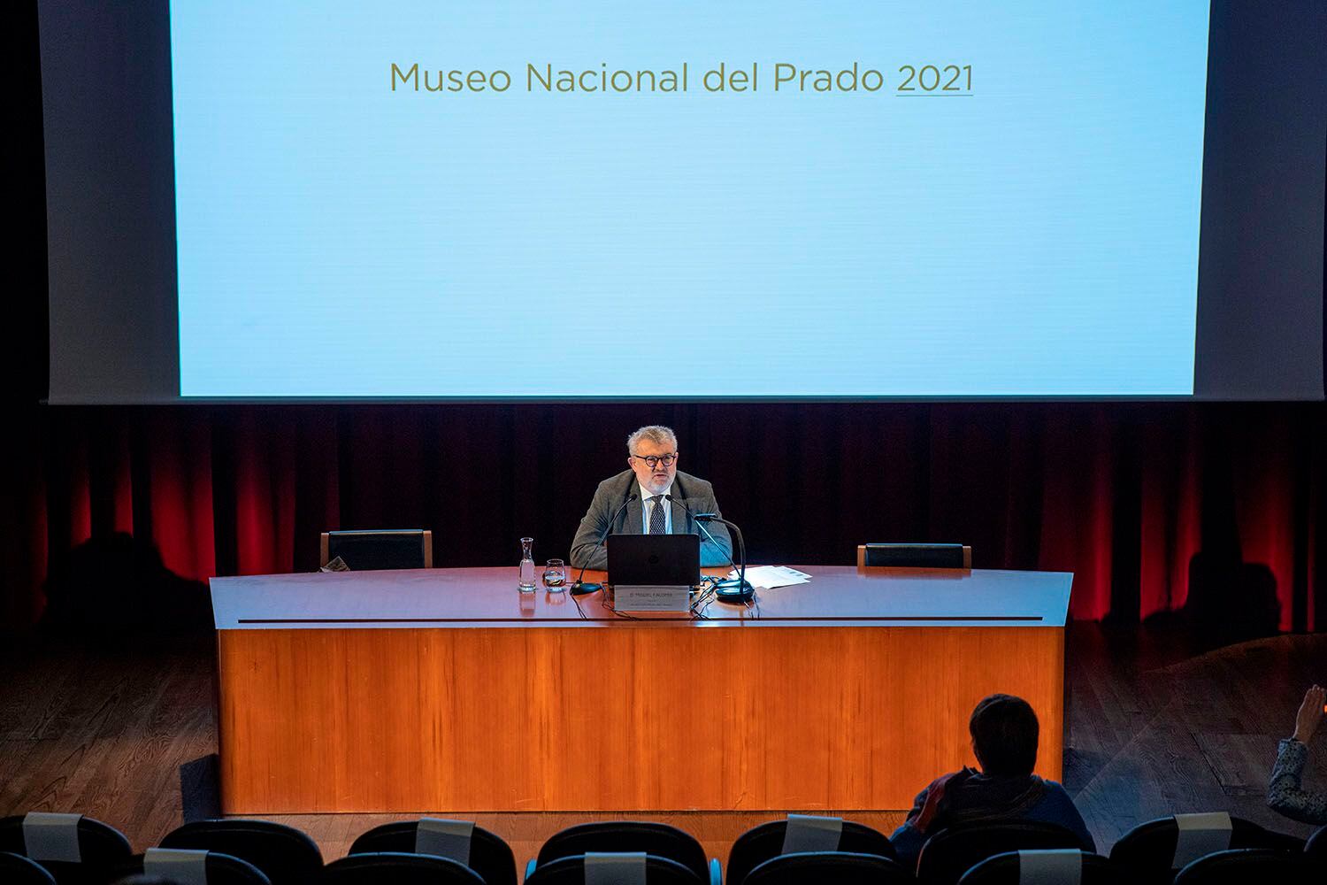 El director del Museo del Prado, Miguel Falomir, presenta la programación de la pinacoteca para 2021, este miércoles, en el auditorio del Museo del Prado. EFE/Rodrigo Jiménez
