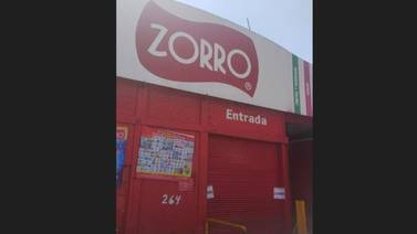 Por revisar mercancía a sus clientes, clausuran tienda del Zorro
