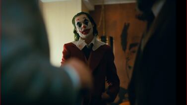 ¿Cuál es la enfermedad mental que sufre el Joker y qué causa su temible risa?