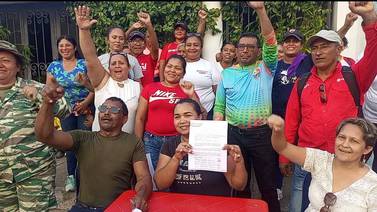 Chavistas postulan a Maduro como su candidato presidencial
