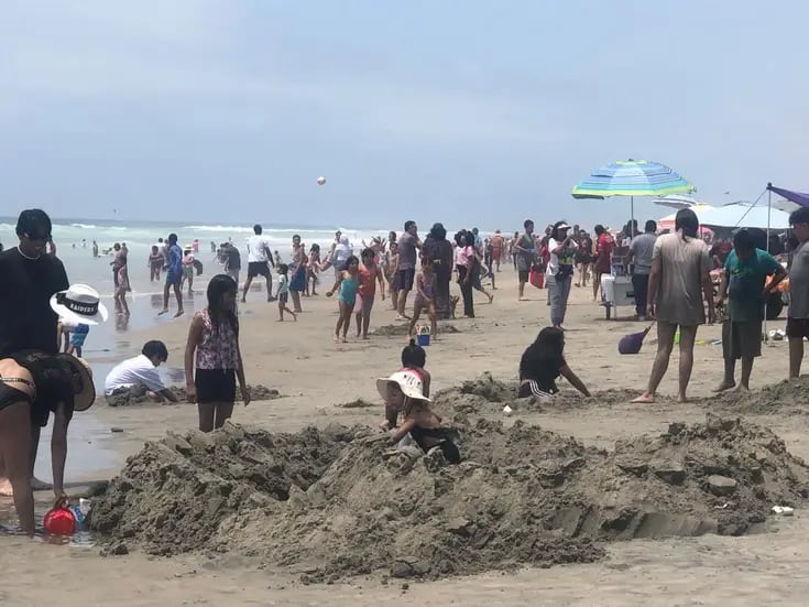 Habilitan cuatro torres de salvavidas en playas de Rosarito por Semana Santa