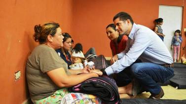 Visitan funcionarios a familias afectadas en Miguel Alemán