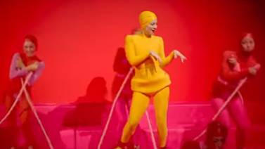 Sia lanza nuevo video del tema “1+1”, protagonizado por Kate Hudson
