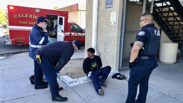 Prófugo de delitos federales, detenido en Calexico por tratar de robar auto con violencia