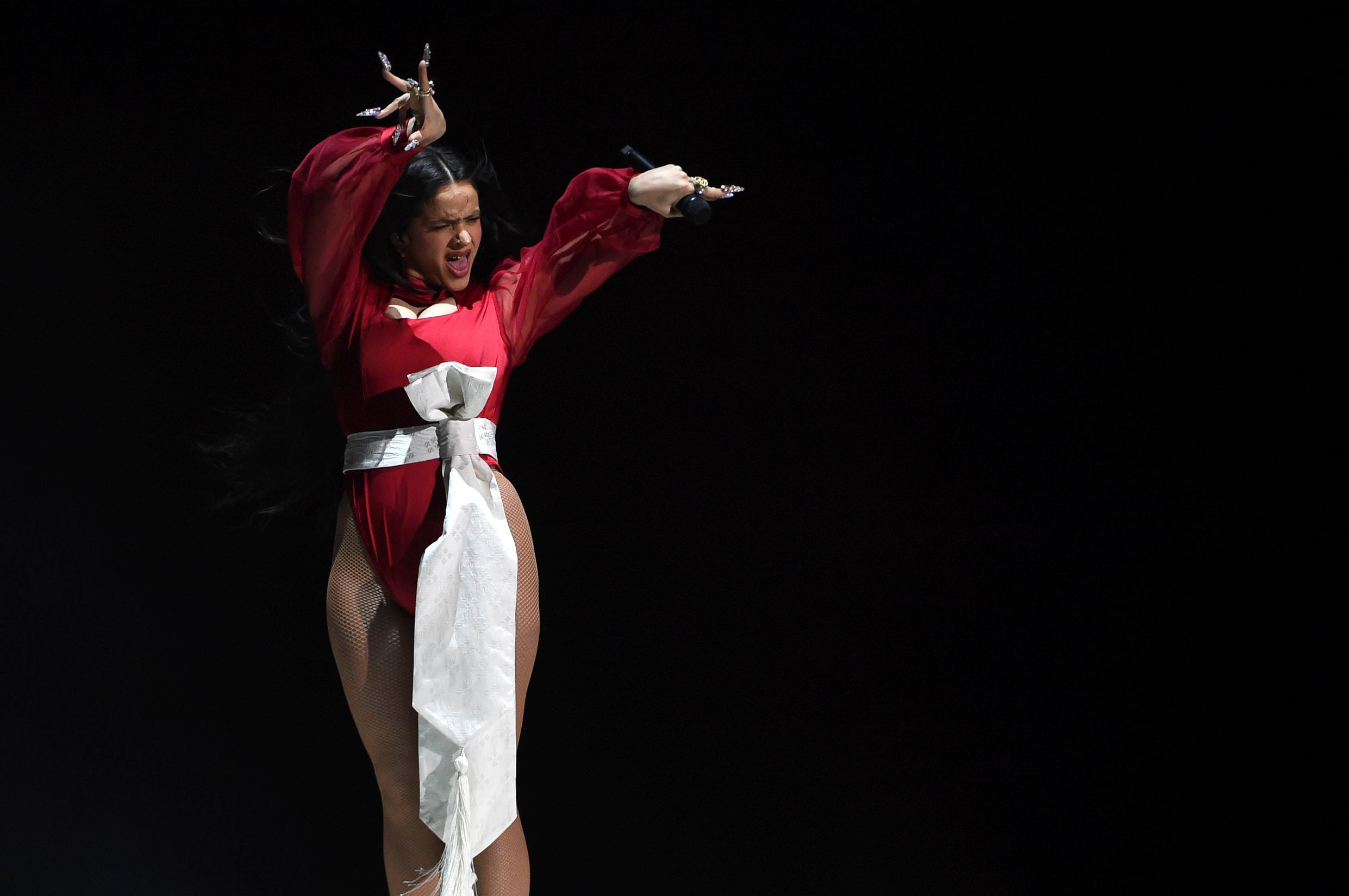 Rosalia actúa en la 20ma entrega anual de los Latin Grammy, el jueves 14 de noviembre del 2019 en Las Vegas. (AP Foto/Chris Pizzello)