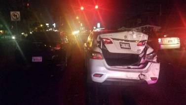 Deja carambola de 8 vehículos en Rosarito 6 lesionados