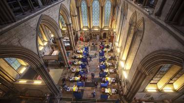 Vacunas contra Covid y música en la Catedral de Salisbury