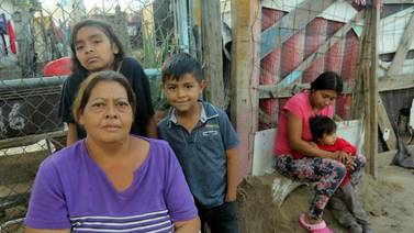"Aquí la pasamos con mucho frío", María, vecina de la Invasión Guayacán