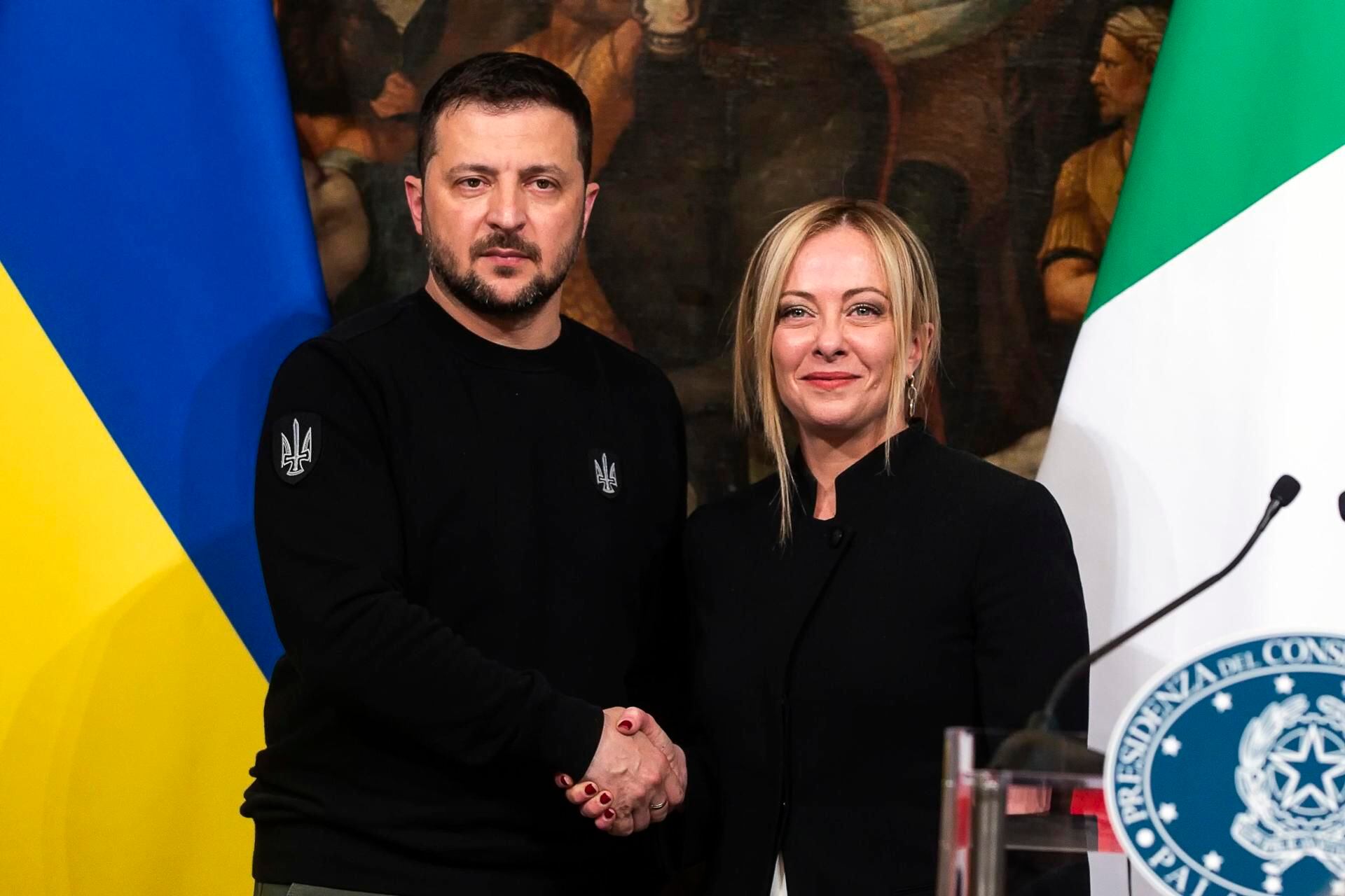 Rome (Italy), 13/05/2023.- Italian Prime Minister Giorgia Meloni (R) and Ukraine's President Volodymyr Zelensky (L) shake hands during a joint press conference at Chigi Palace in Rome, Italy, 13 May 2023. It is the first time Zelensky visits Italy since the start of the Russian invasion of Ukraine in February 2022. (Italia, Rusia, Ucrania, Roma) EFE/EPA/ANGELO CARCONI
