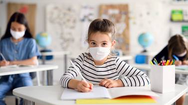Cómo cuidar a tus hijos del frío y las enfermedades en este regreso a clases