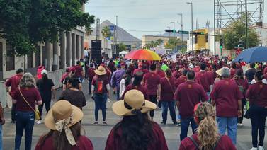 Desfilan para conmemorar el Día del Trabajo alrededor de 20 mil trabajadores en Hermosillo